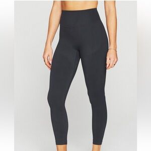 Fabletics Sleek Seamless High-Waisted
Legging 7/8